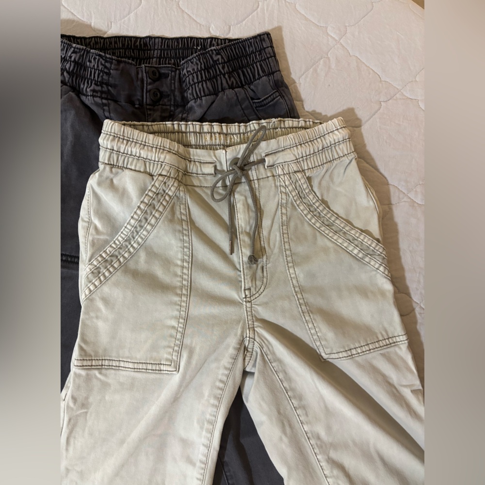 LOT of 2, AE joggers size 2/4